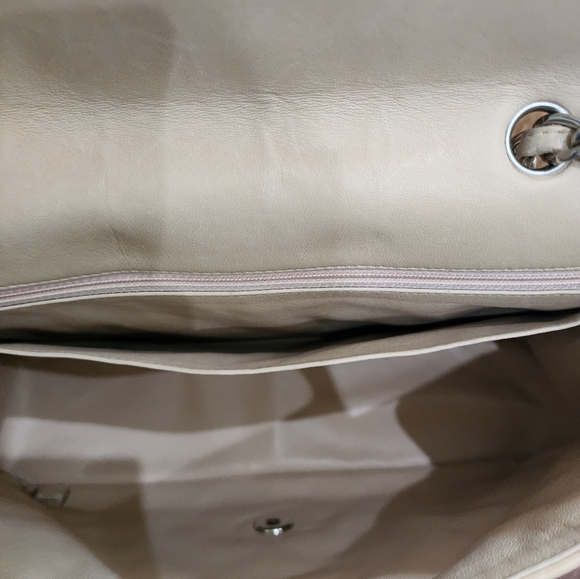 RARE Chanel Cream Lambskin Single Flap - Picture 6 of 13
